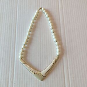 Avon Wild Safari Necklace White Bead Large Enamel Arrow Vintage Costume